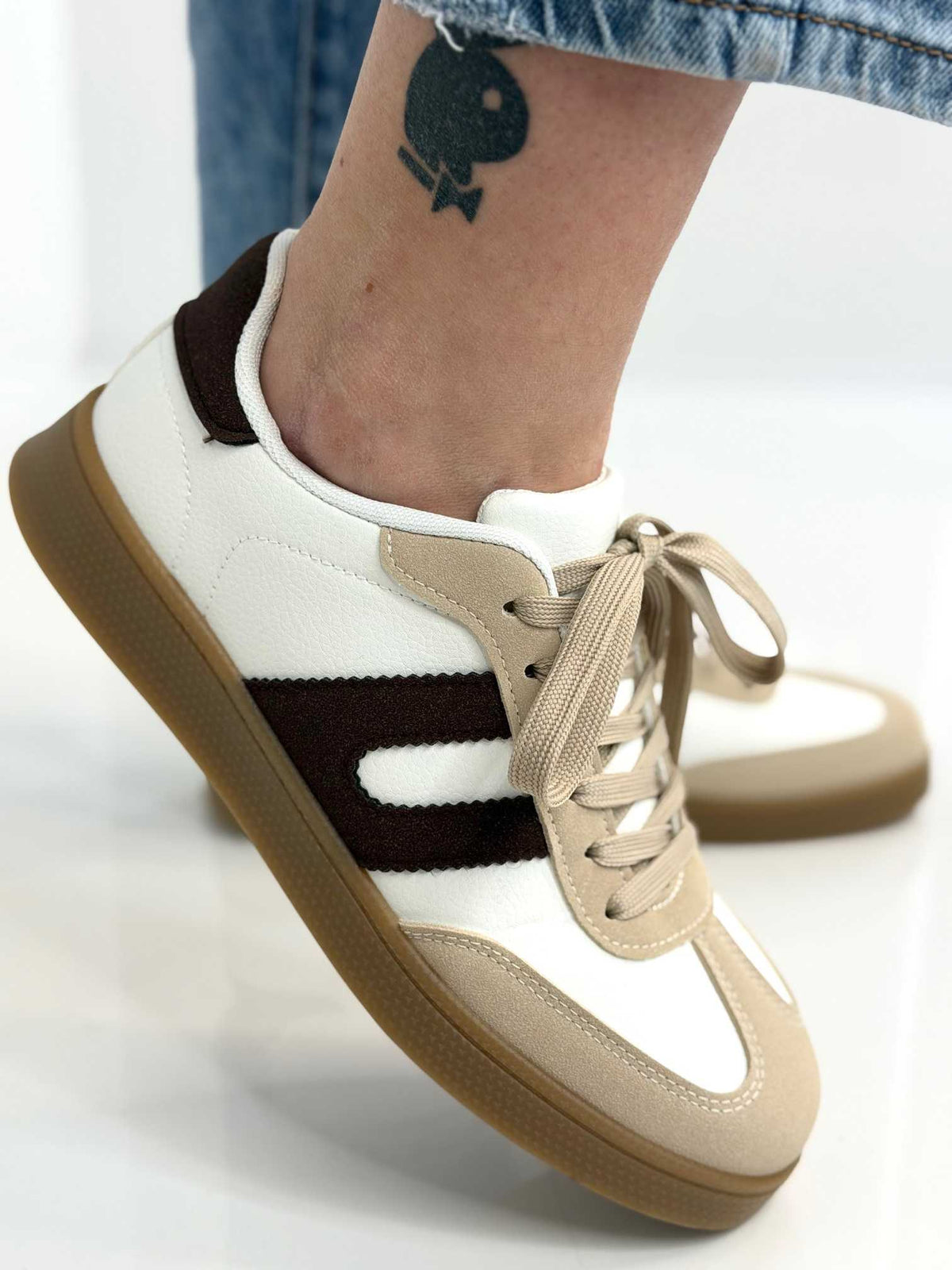 B319 Sneakersy Damskie Trampki W Stylu Retro– Modne Buty Sportowe z Paskami Ekoskóra Biało + Brązowe