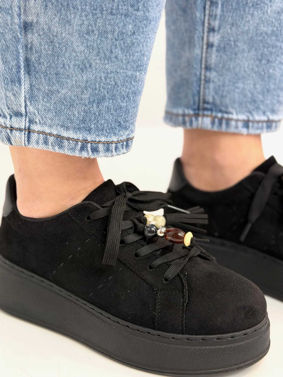 B317 Sneakersy Damskie Czarne Na Platformie Modne Buty Sportowe z Cyrkoniami i Złotymi Dodatkami, Ekoskóra Zamszowa