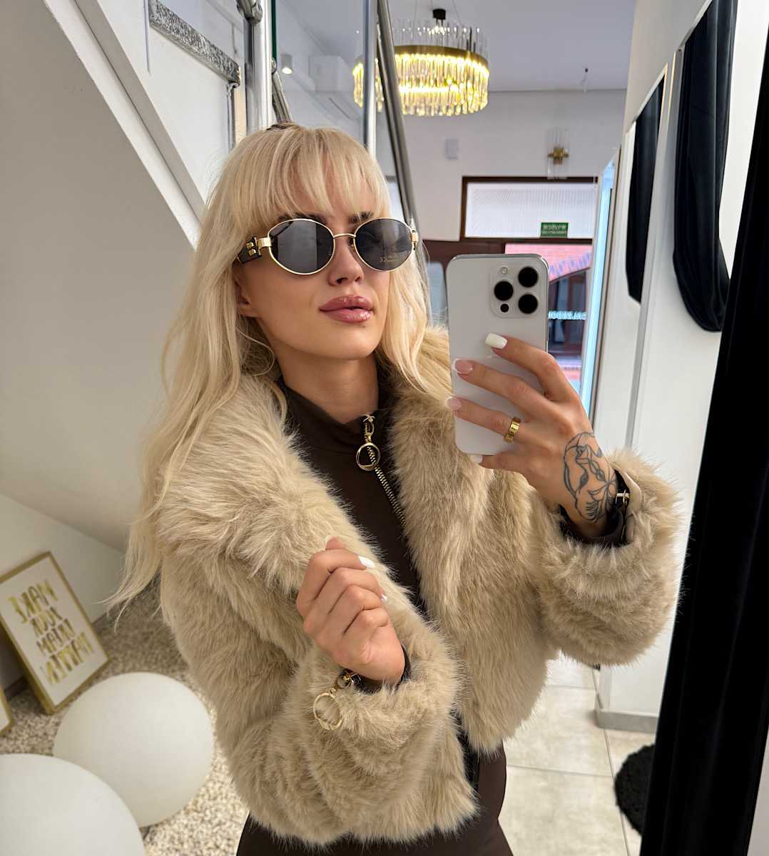 DM753 Eleganckie Krótkie Futerko Beżowe