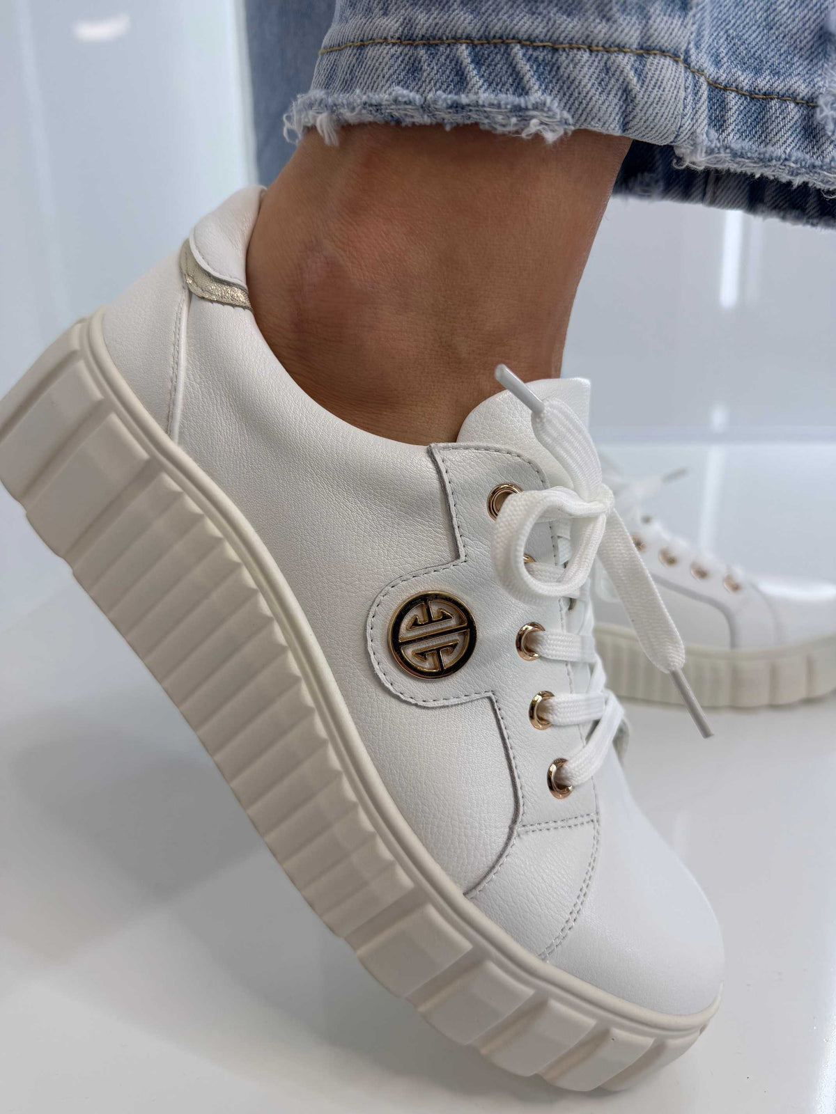 B685 Buty Sneakersy Damskie Premium Skóra Naturalna Białe na Platformie