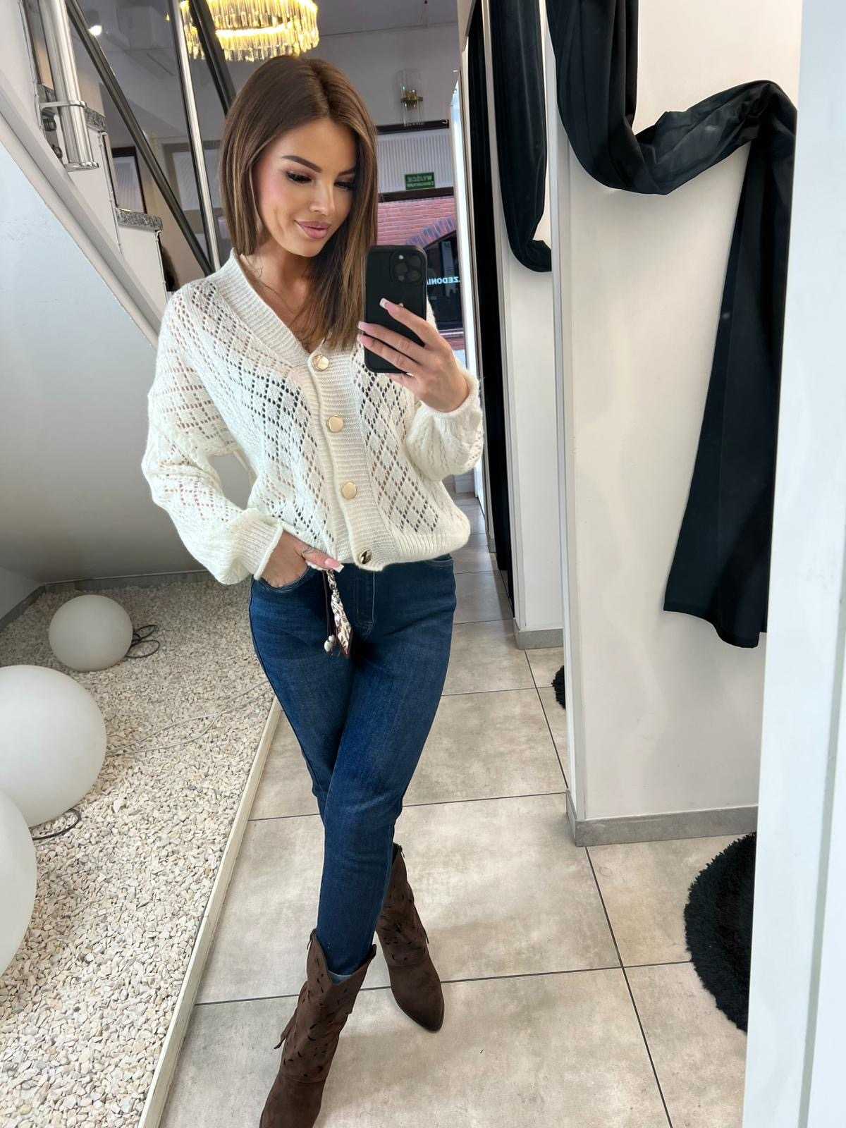 SW671 Sweter Kardigan Oversize Ażurowy Złote Guziki Biały