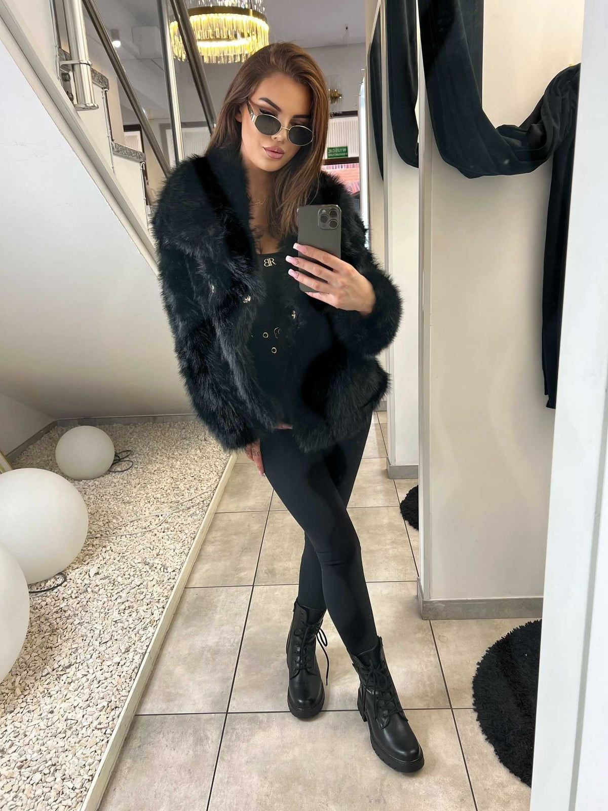 DM670 Eleganckie Futerko Damskie z Kołnierzem Czarne