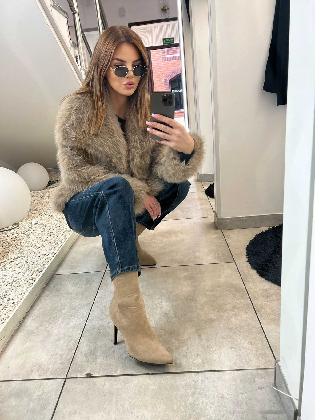 DM670 Eleganckie Futerko Damskie z Kołnierzem Ciemny Beż Fango