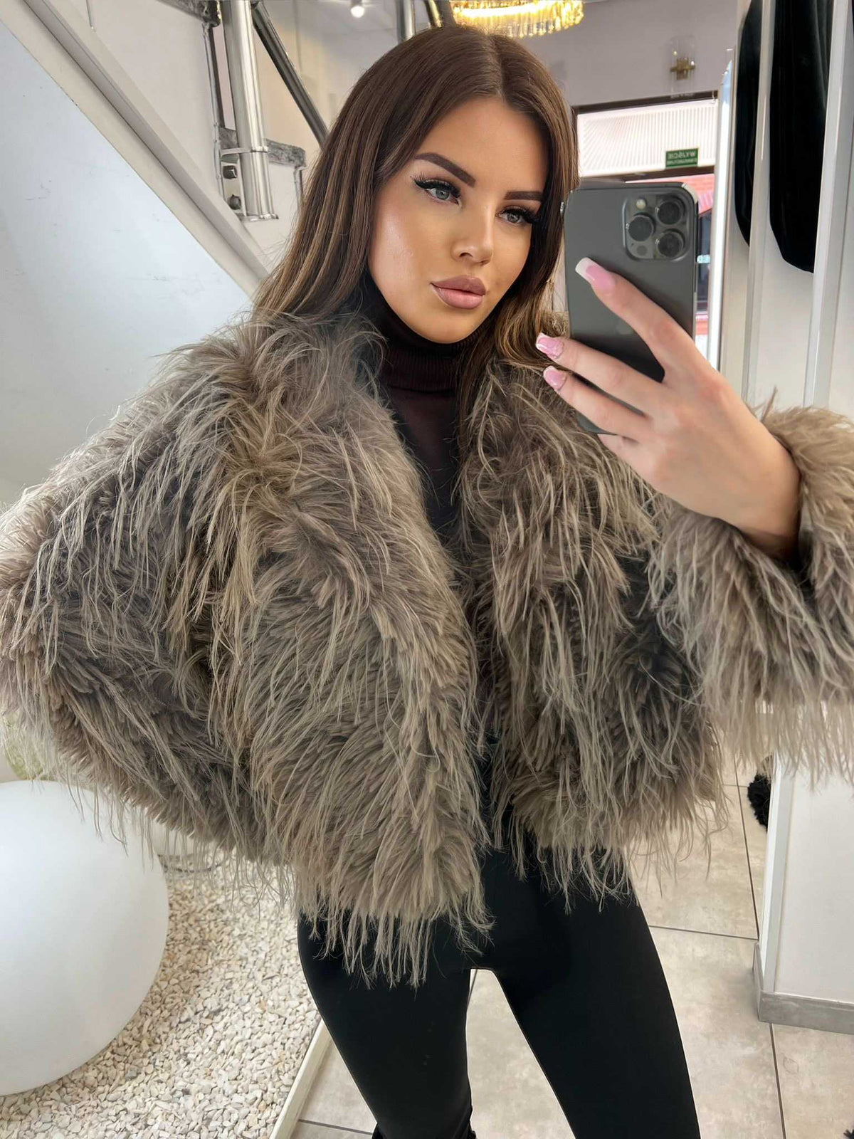 NB065 Eleganckie Futerko Lama z Kołnierzem Ciemny Beż Fango