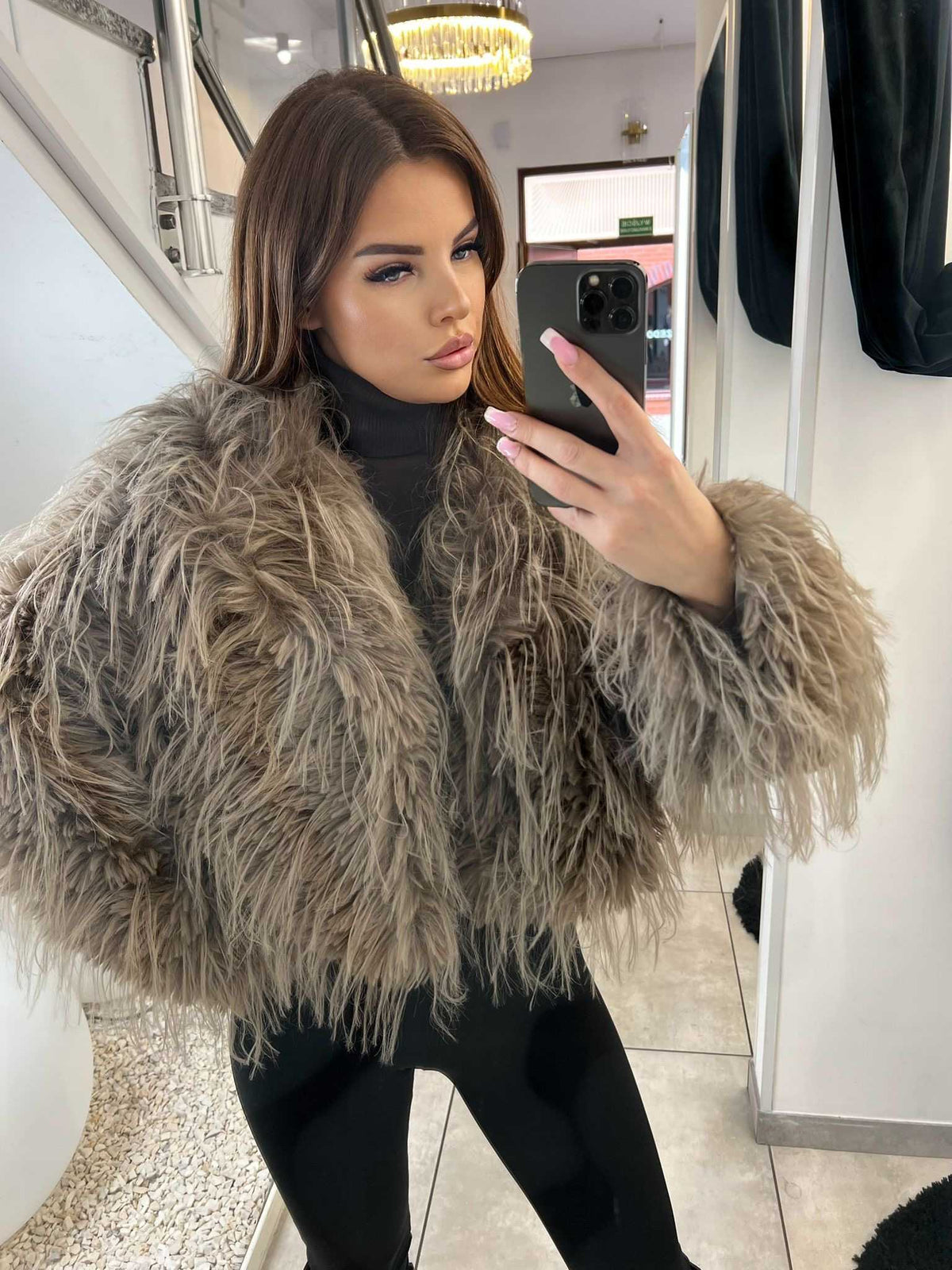 NB065 Eleganckie Futerko Lama z Kołnierzem Ciemny Beż Fango