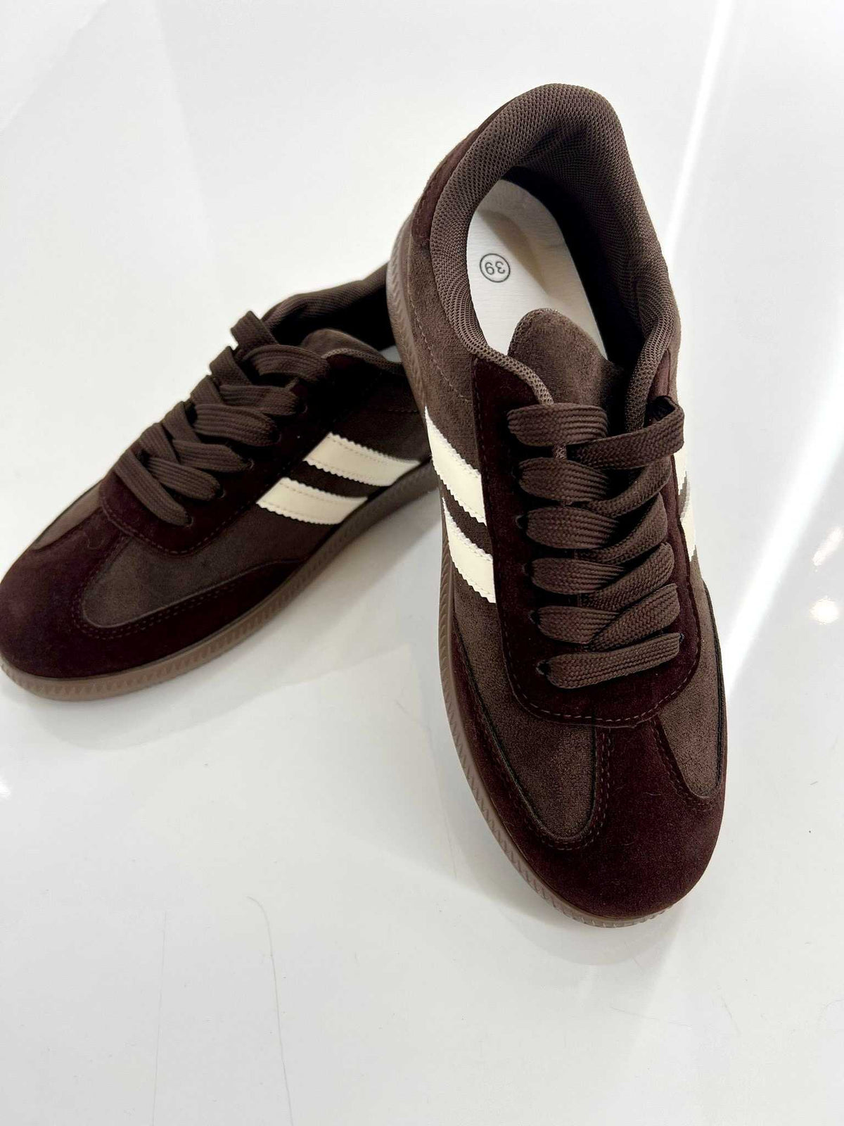 B686 Buty Sneakersy Trampki Damskie Zamszowe Czekoladowe + Białe Paski
