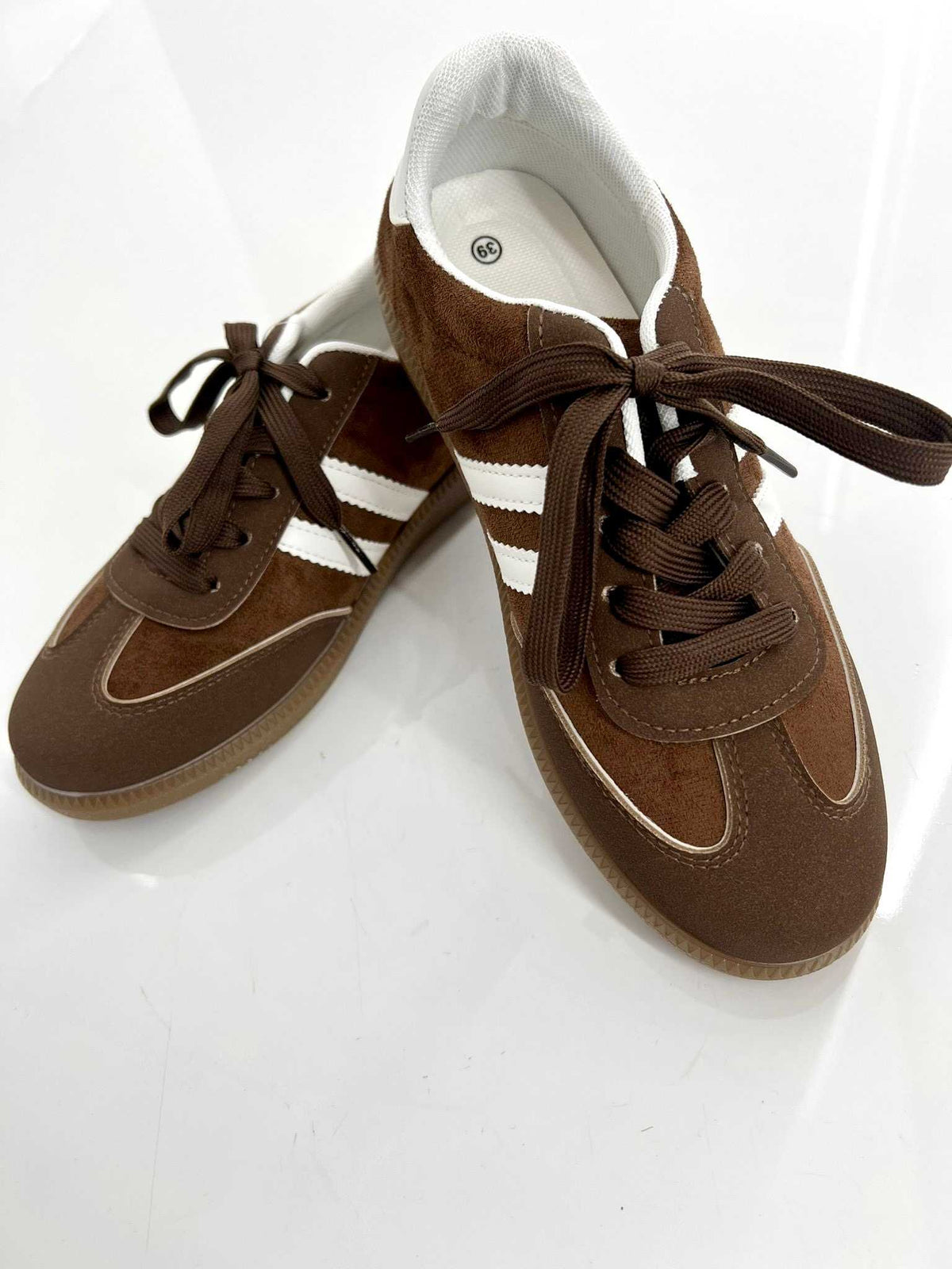 B687 Buty Sneakersy Trampki Damskie Zamszowe Brązowe + Białe Paski
