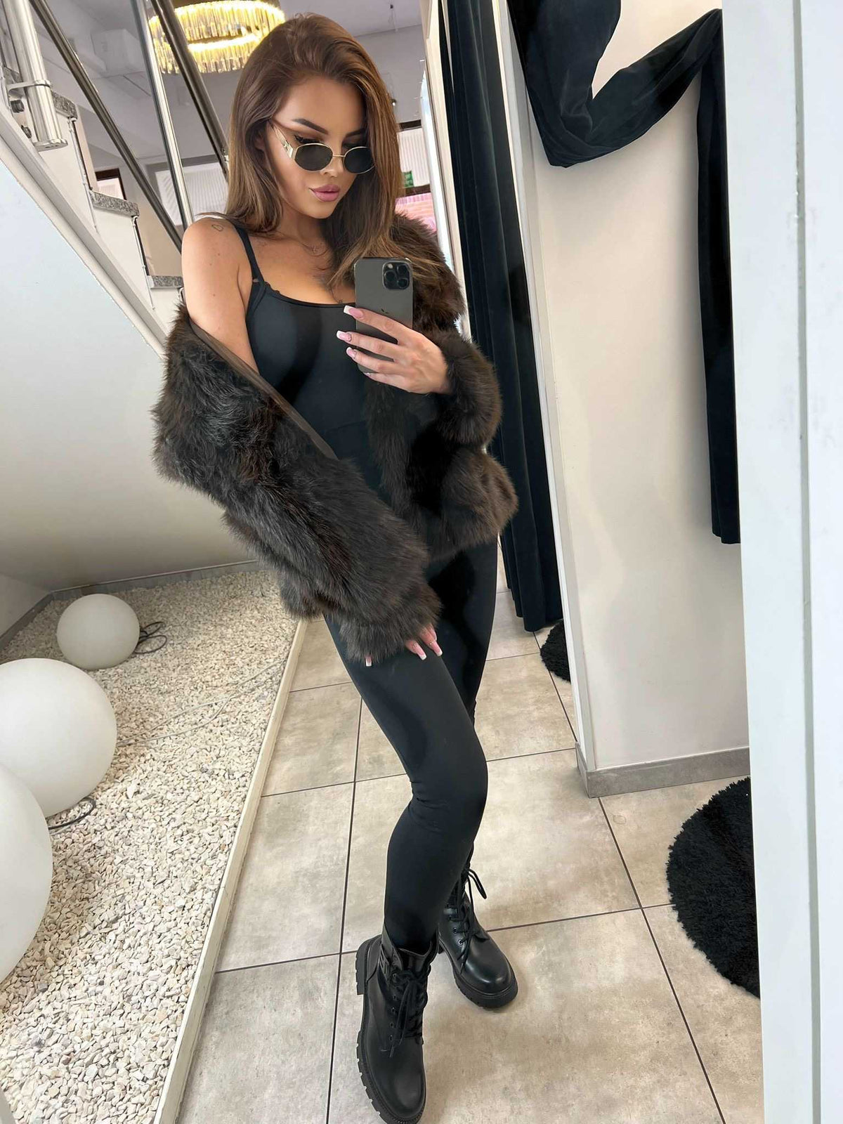 SW148 Sweter Kardigan Damski Oversize Rękawy Falbanki Brązowy Czekolada