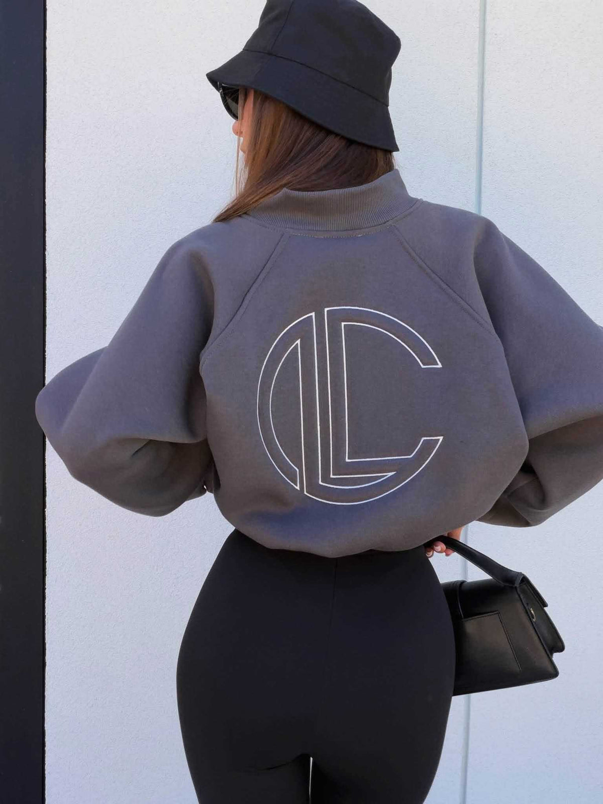 LC779 Krótka Dresowa Bluza Damska La Coca haft Logo Szara