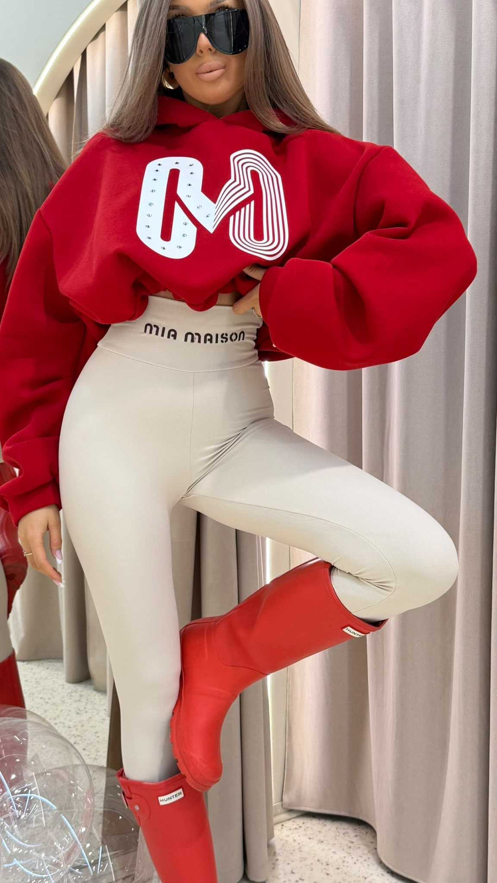 MM756 Dresowa Bluza Damska z Kapturem Mia Maison LOGO Czerwona