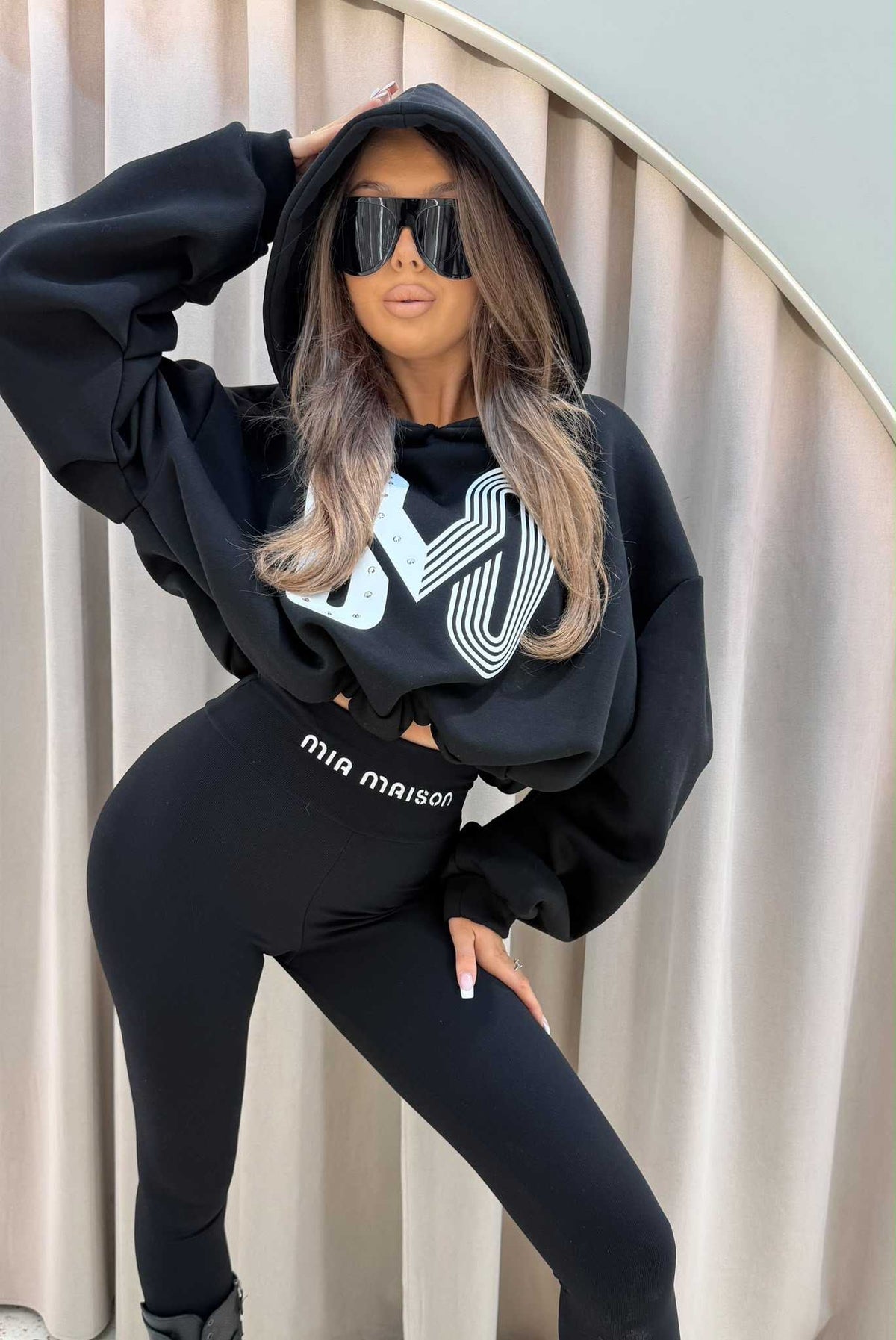 MM756 Dresowa Bluza Damska z Kapturem Mia Maison LOGO Czerwona