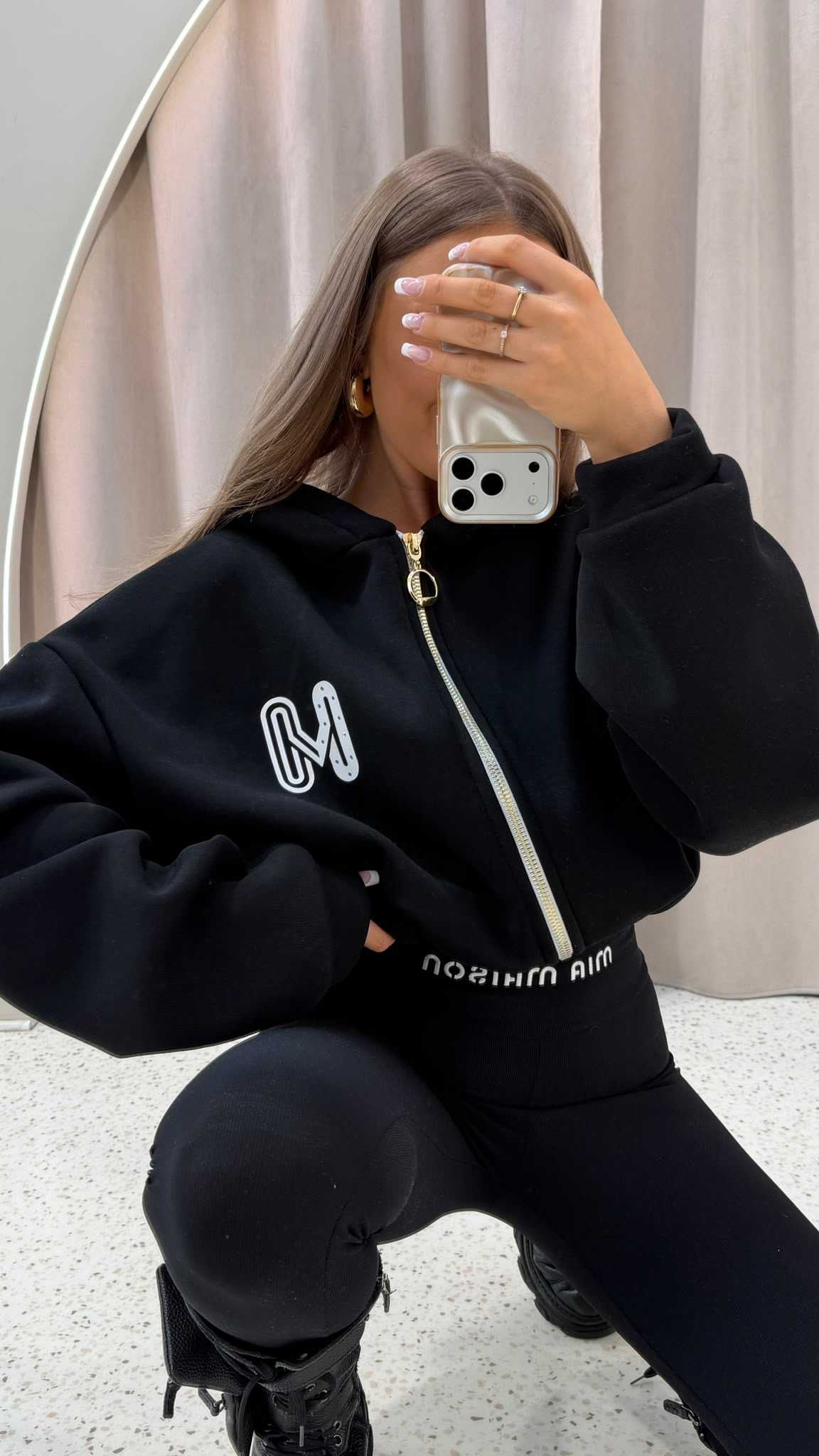 MM755 Dresowa Bluza Damska z Kapturem Mia Maison LOGO na Zamek Czarna