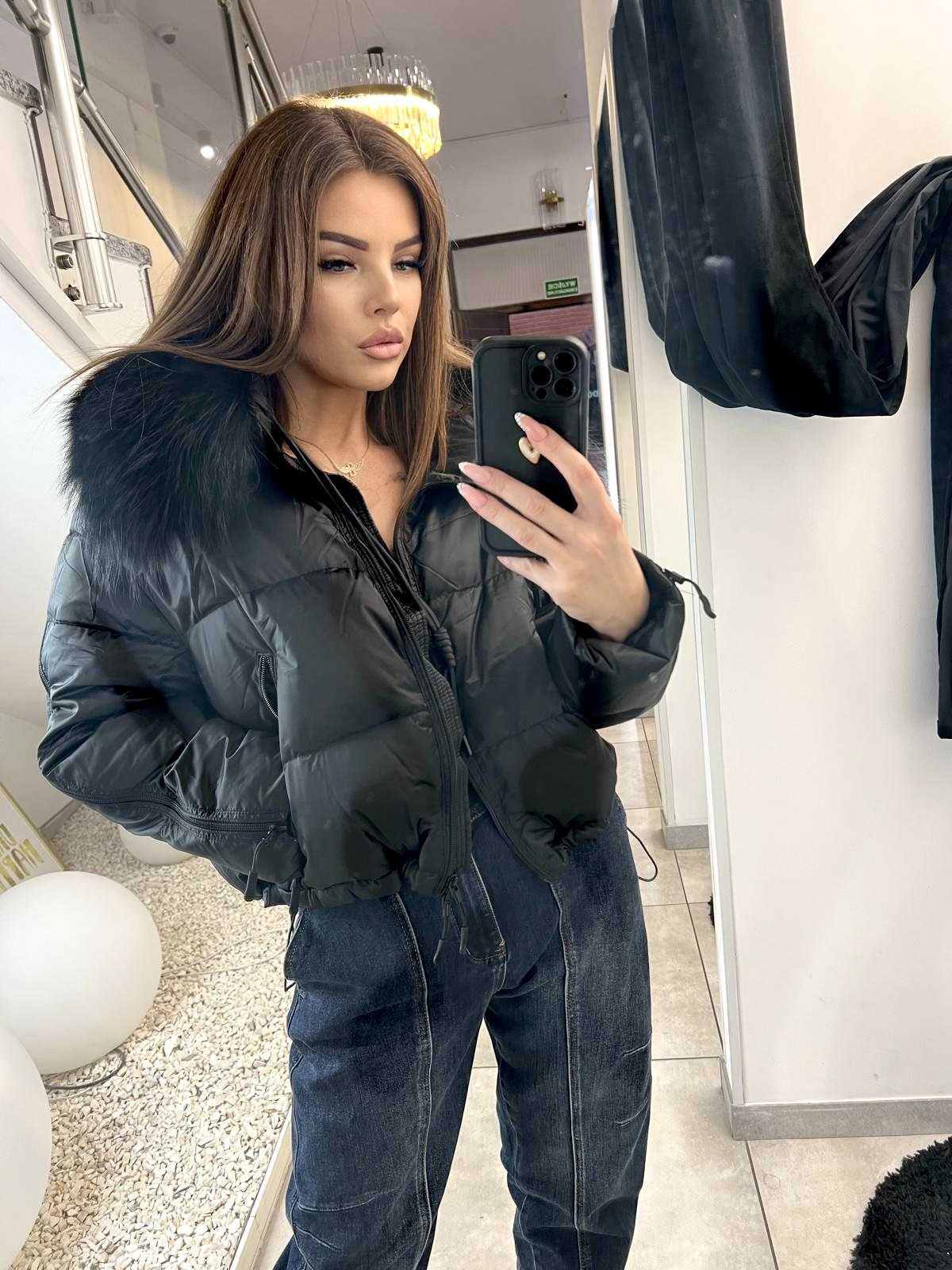 DM377 Kurtka Puchowa Czarna z Zamkami z Naturalnym Obszyciem
