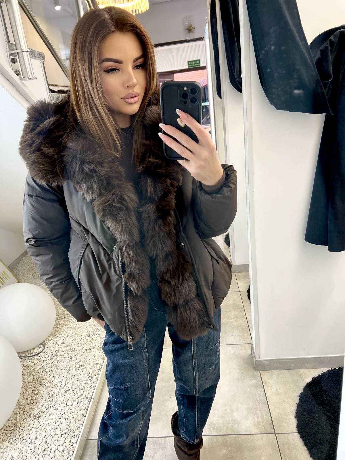 DM667 Kurtka Pikowana Zimowa z Kapturem  + Kołnierz z Futerka Brązowa