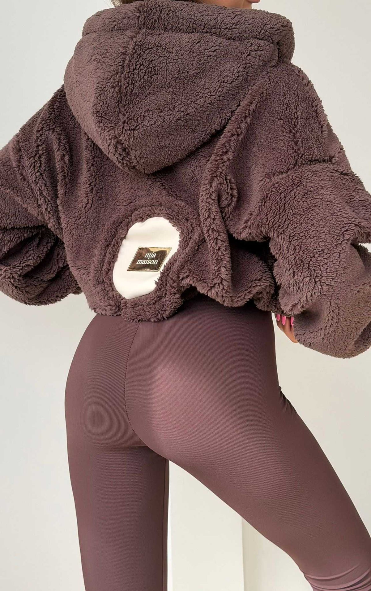 MM787 Bluza Damska na Zamek z Kapturem Teddy na Mia Maison Ciemna Czekolada