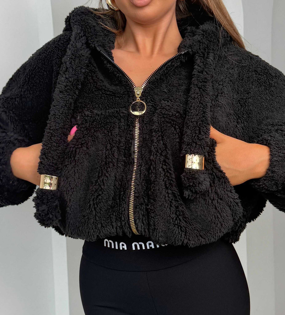 MM787 Bluza Damska na Zamek z Kapturem Teddy na Mia Maison Czarna