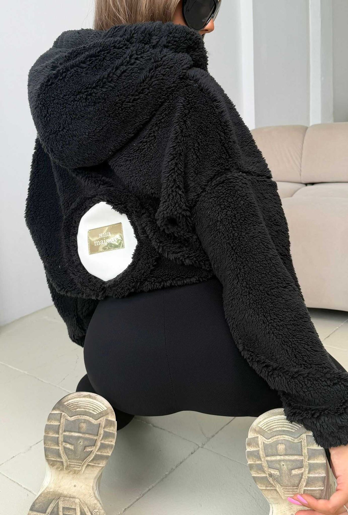 MM787 Bluza Damska na Zamek z Kapturem Teddy na Mia Maison Czarna