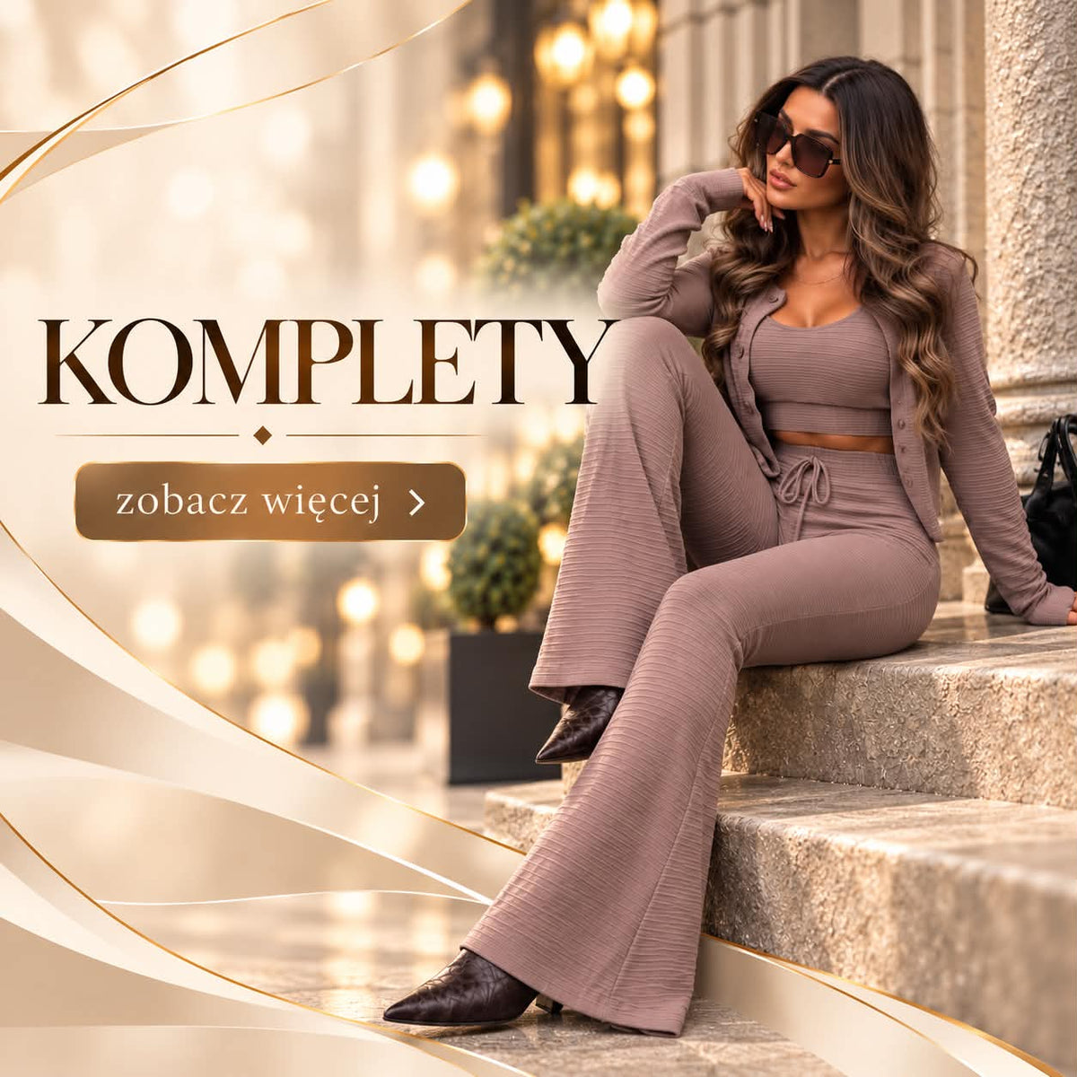 Komplety: modelka w kompletach z prążkowanej dzianiny, zobacz więcej